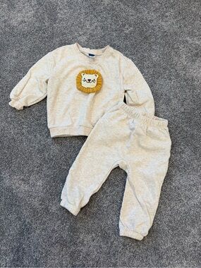 Old Navy Lion Sweatsuit